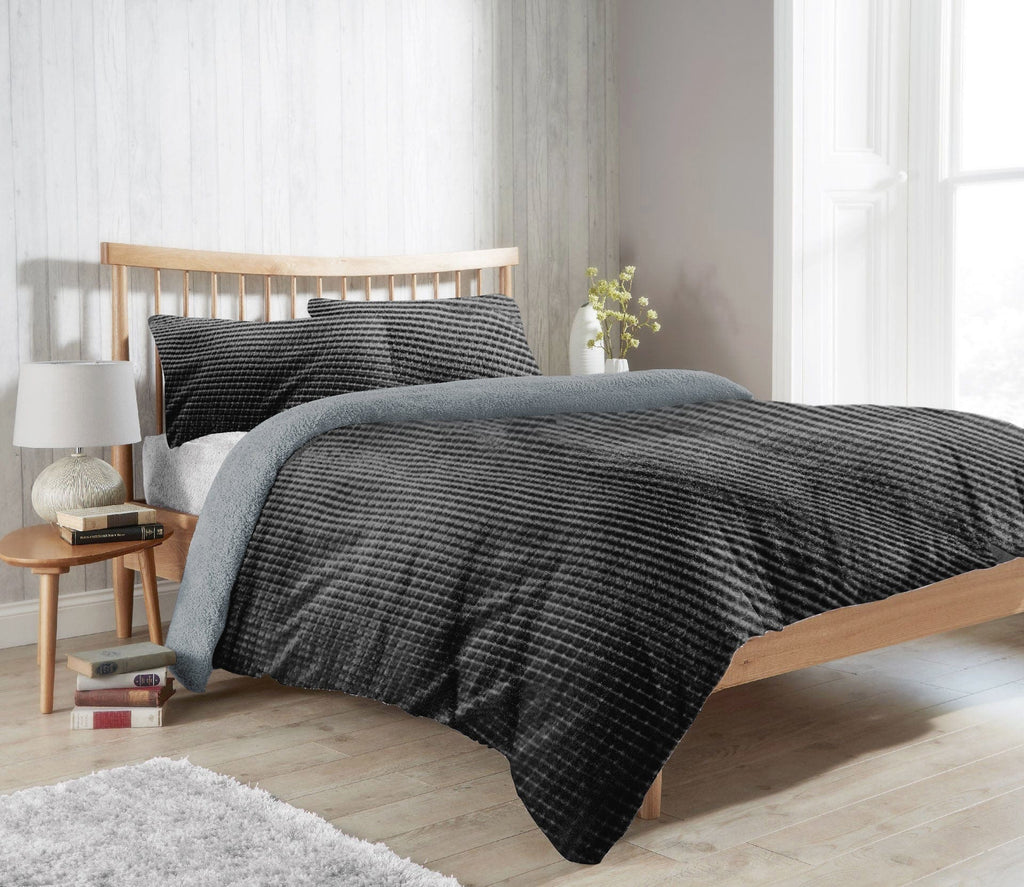 OLIVIA ROCCO Maine Check Fleece Duvet Cover Set – Super Soft, Reversible Bedding with Pillowcases - Black & Grey