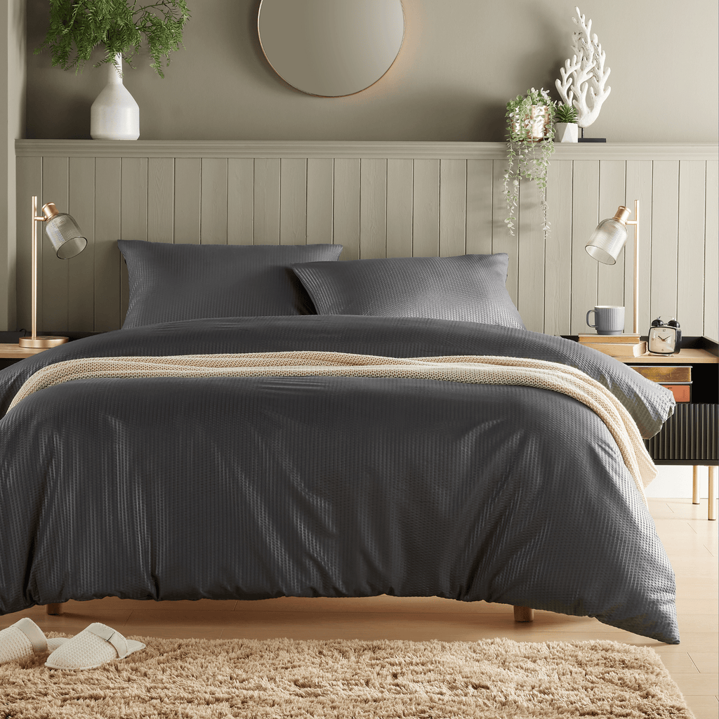OLIVIA ROCCO Monaco Seersucker Duvet Cover Set with Pillowcases – Grey & White