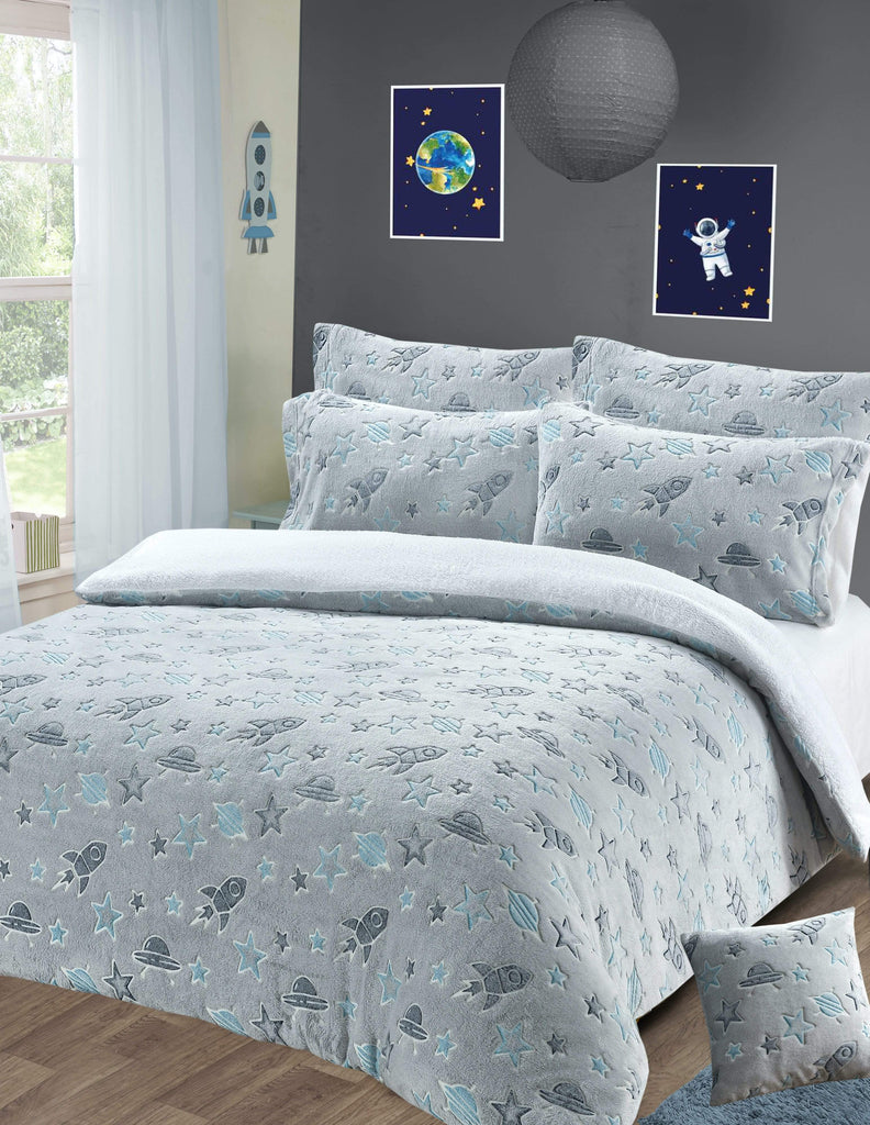 OLIVIA ROCCO Outer Space Glow-in-the-Dark Kids Duvet Set – Astronaut & Rocket Teddy Fleece